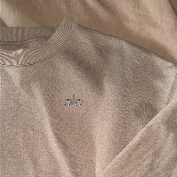 ALO Yoga - Accolade Crewneck Sweatshirt - Picture 2 of 5